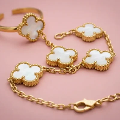 Aurora Clover Bracelet