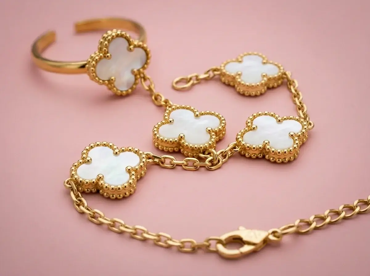 Aurora Clover Bracelet