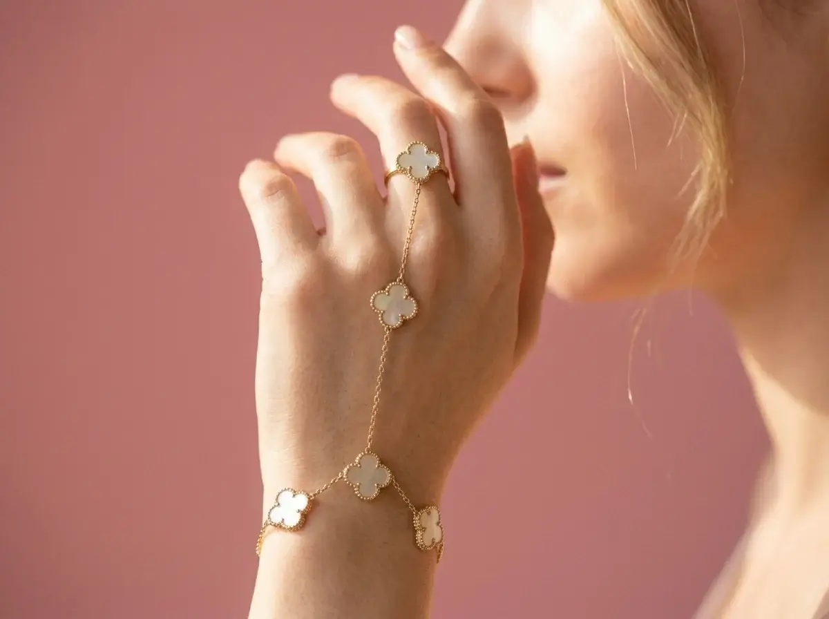 Aurora Clover Bracelet - Image 6